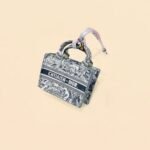 ⁦Dior Tote Bag Inspired Charm⁩ - الصورة ⁦2⁩